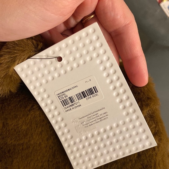 Fuzzy small backpack - Picture 6 of 6